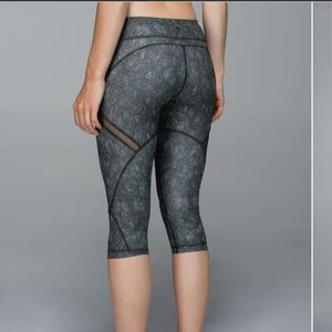 Lululemon Cool To Street Crop Jazzy White Gator Green